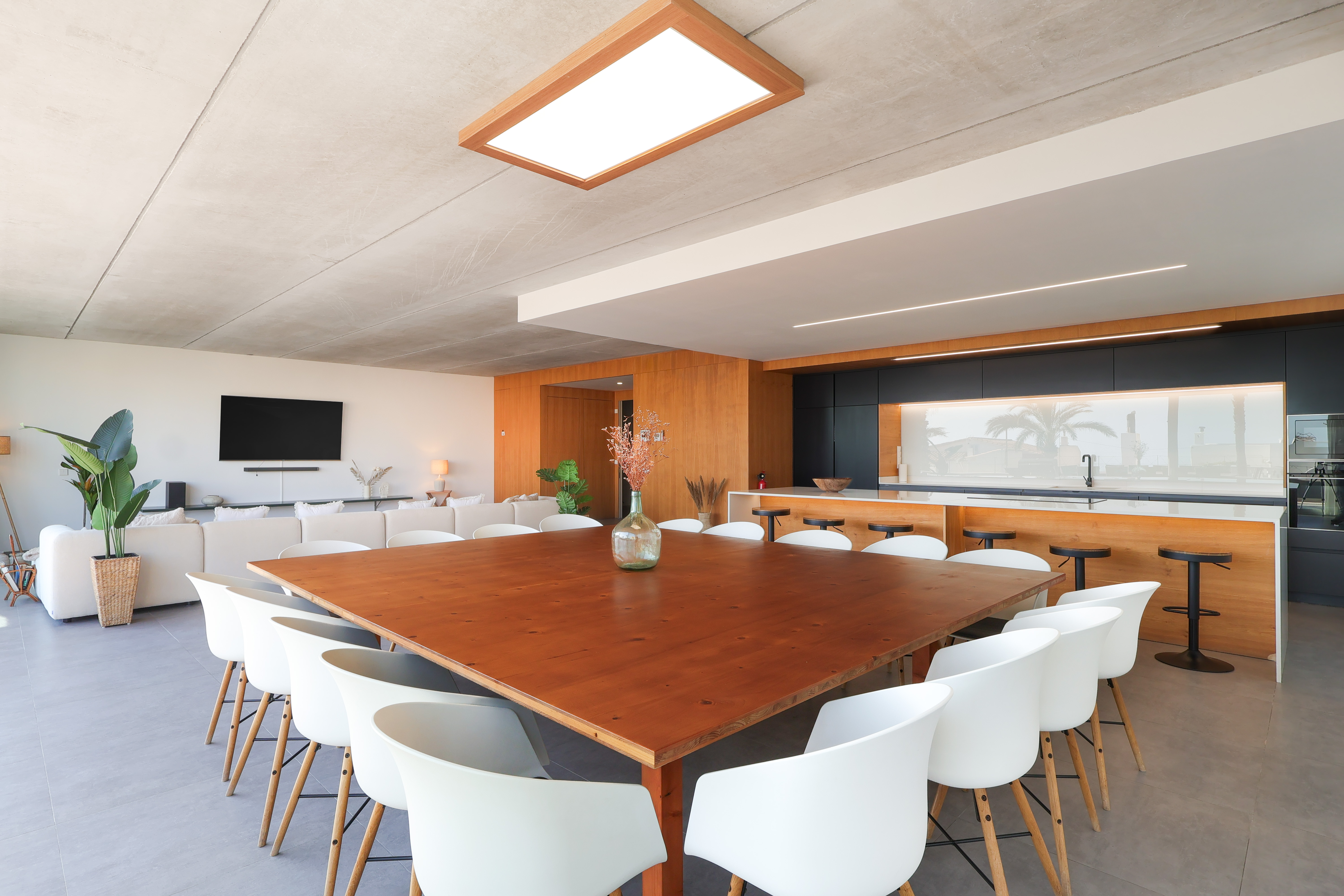 Villa Sa Dragonera — dining room