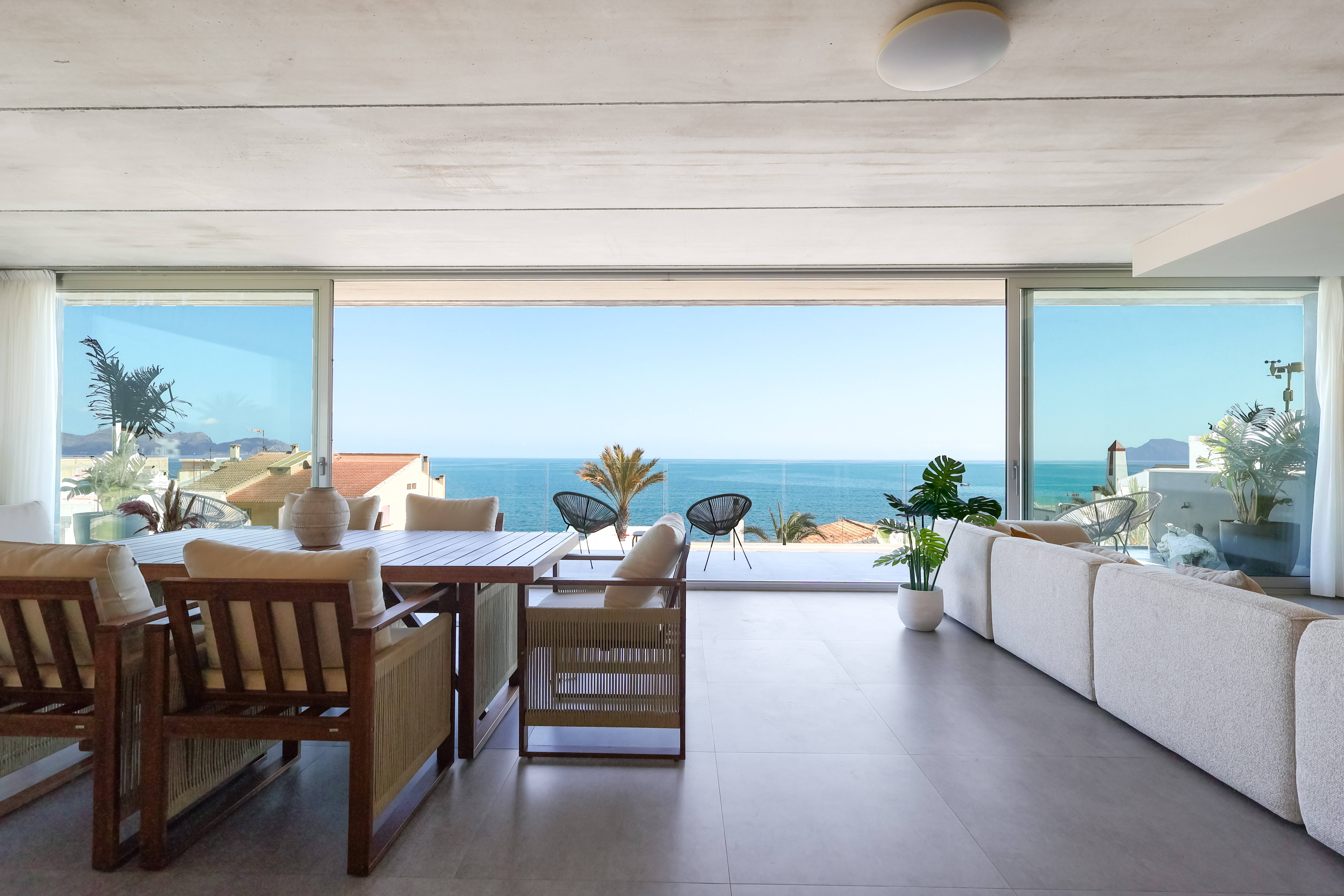 Villa Tramuntana — sea view living room